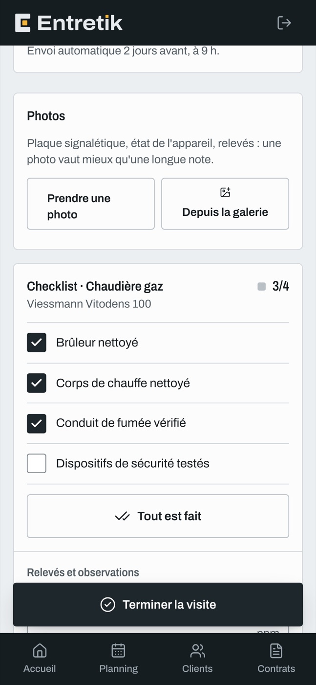 Checklist d'entretien d'une pompe à chaleur sur le téléphone du technicien